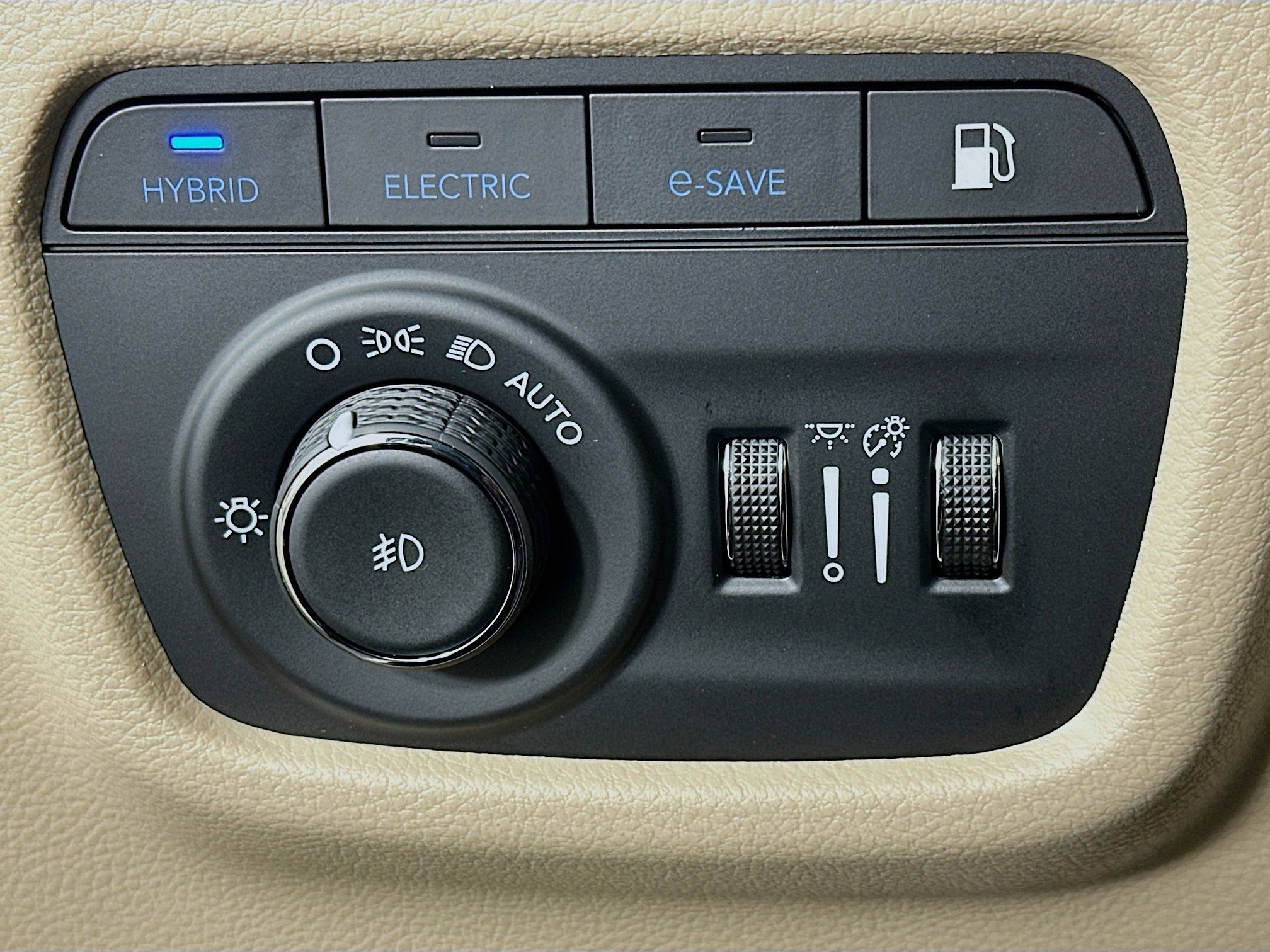 Used 2023 Jeep Grand Cherokee 4WD 4xe w/ Luxury Tech Group II image 17