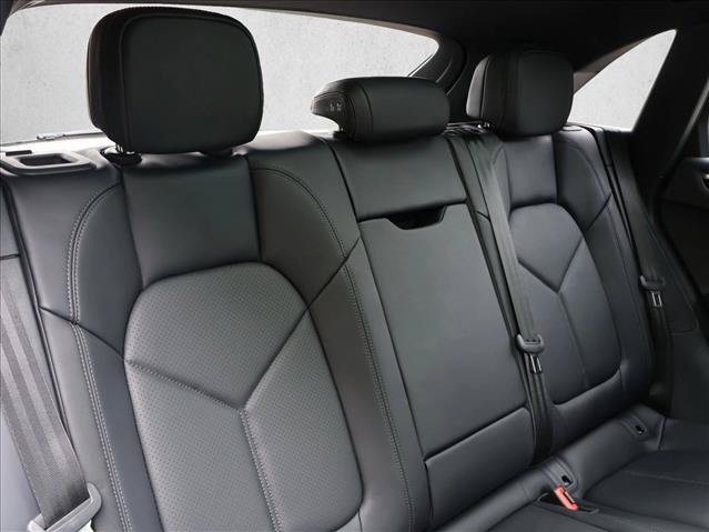 Used 2025 Porsche Macan S AWD/4WD image 28