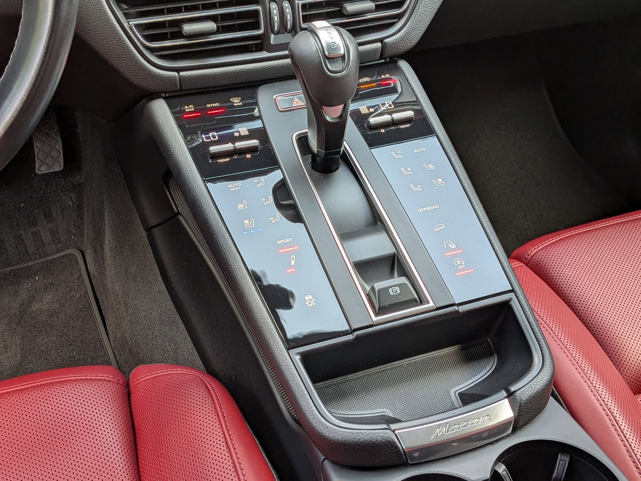 Certified 2024 Porsche Macan S AWD/4WD image 17