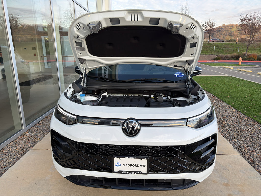 New 2026 Volkswagen Tiguan SE R-Line image 9