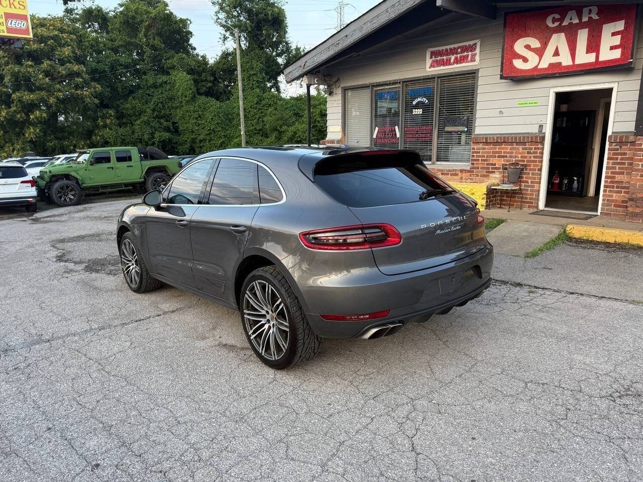 Used 2018 Porsche Macan Turbo AWD/4WD image 3