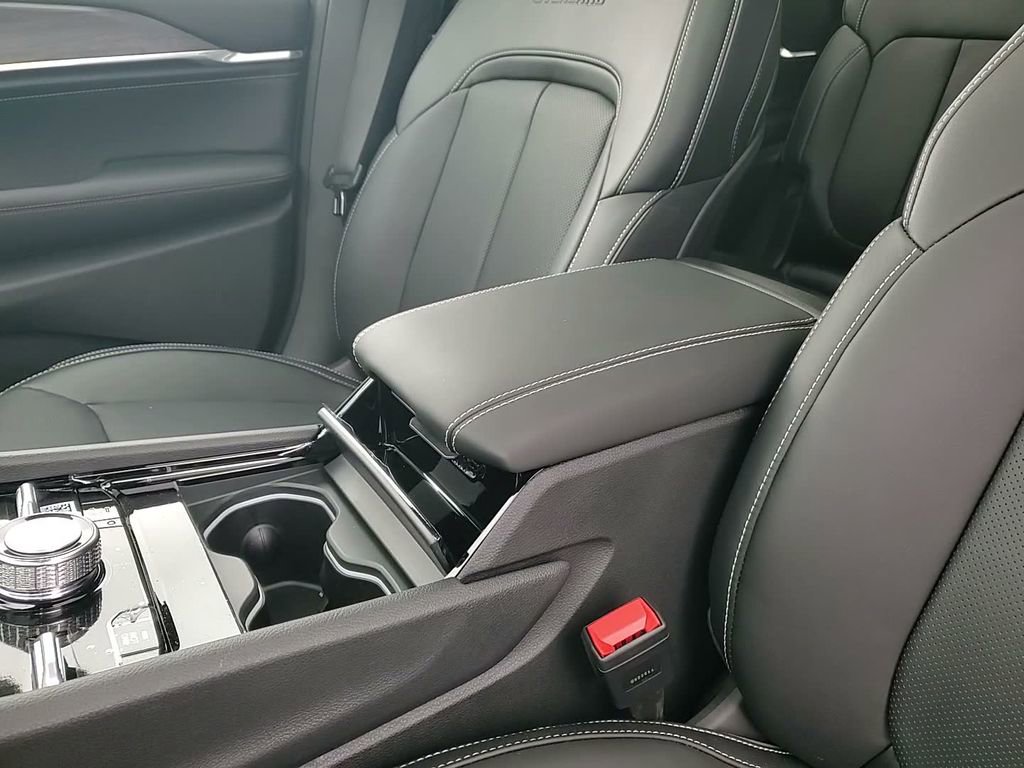 New 2025 Jeep Grand Cherokee L Overland w/ Trailer Tow Package image 33