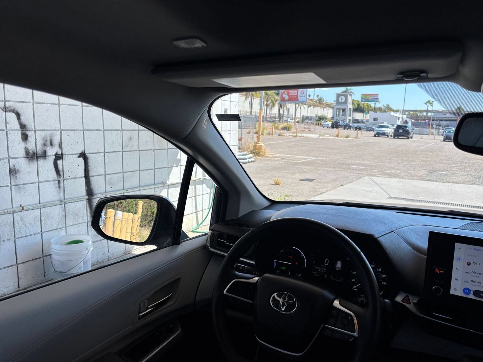 Used 2025 Toyota Sienna XLE FWD image 36