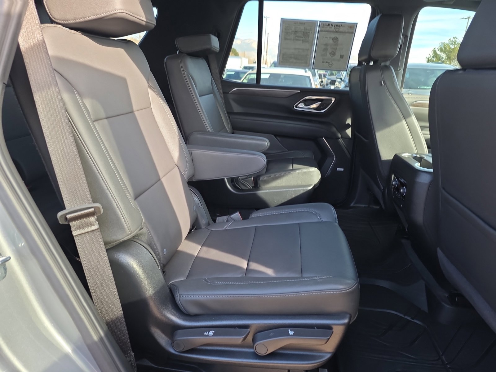 Used 2024 Chevrolet Tahoe Z71 w/ Luxury Package image 28