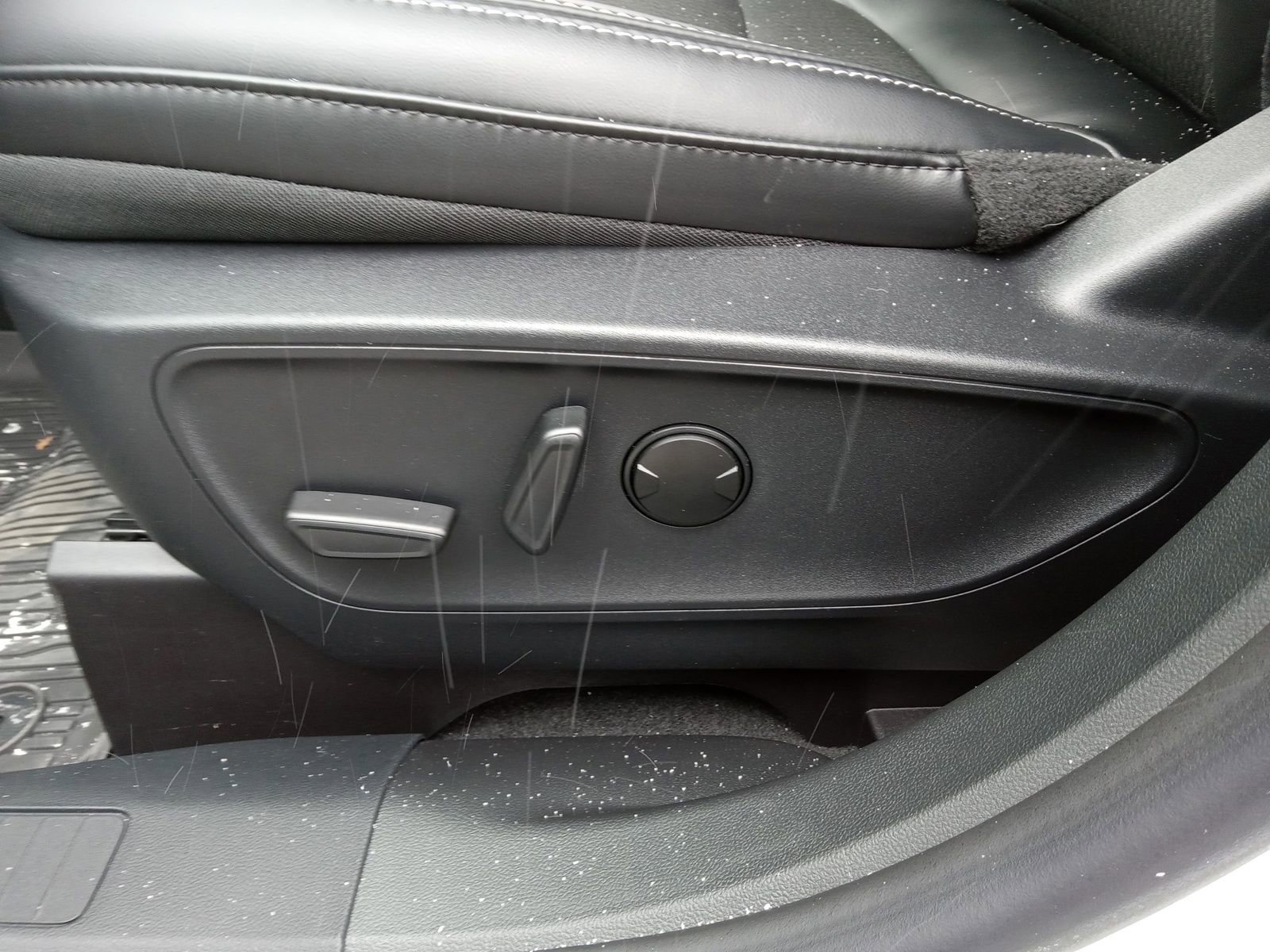 Used 2025 Ford Escape SE image 10