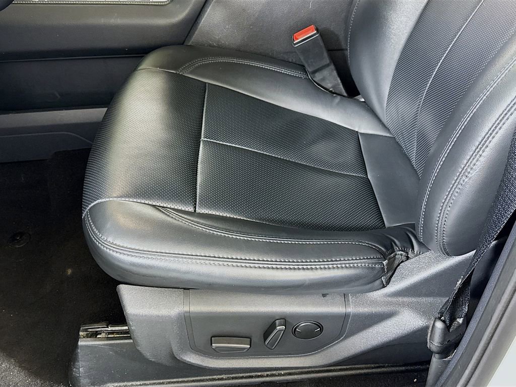 Used 2024 Ford Expedition XLT image 19