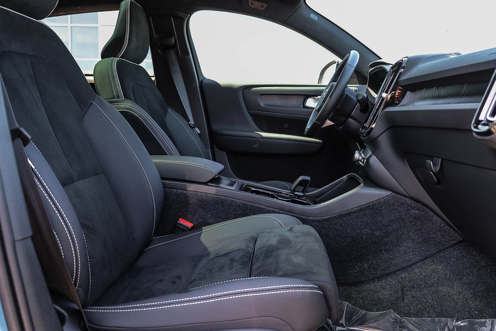Used 2023 Volvo C40 P8 Recharge Ultimate w/ Protection Package Premier AWD/4WD image 17