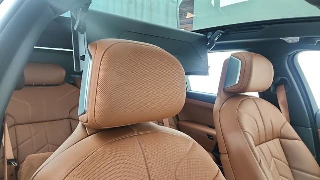 Used 2023 BMW i7 xDrive60 w/ Executive Package 2 image 23