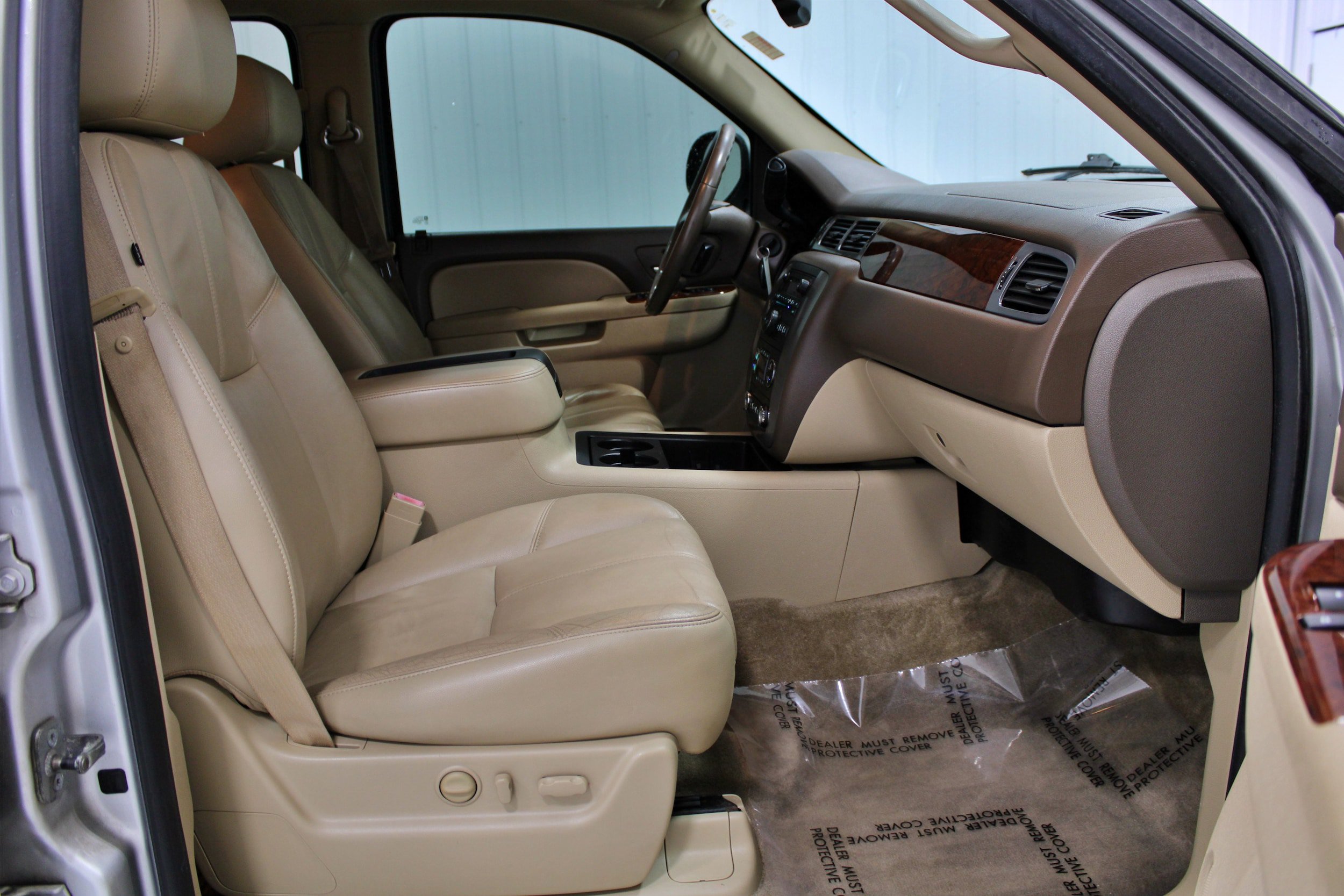 Used 2010 GMC Yukon SLT w/ SLT-2 Equipment Package AWD/4WD image 19