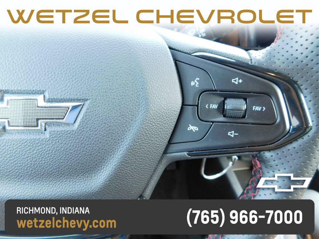 Used 2024 Chevrolet Trax RS FWD image 28