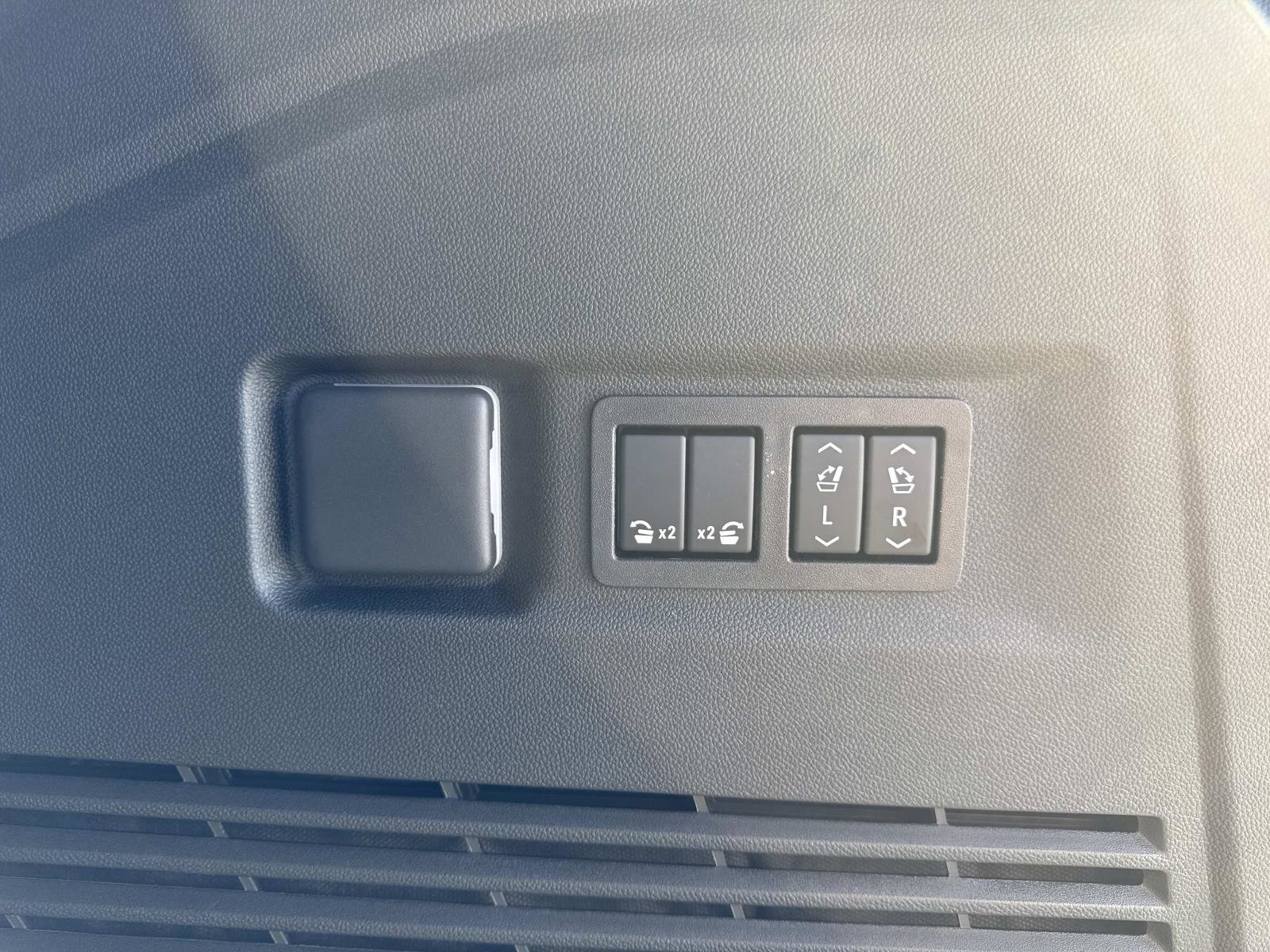 New 2026 Chevrolet Suburban Premier image 36