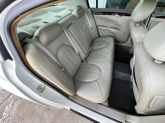 Used 2011 Buick Lucerne CXL FWD image 23