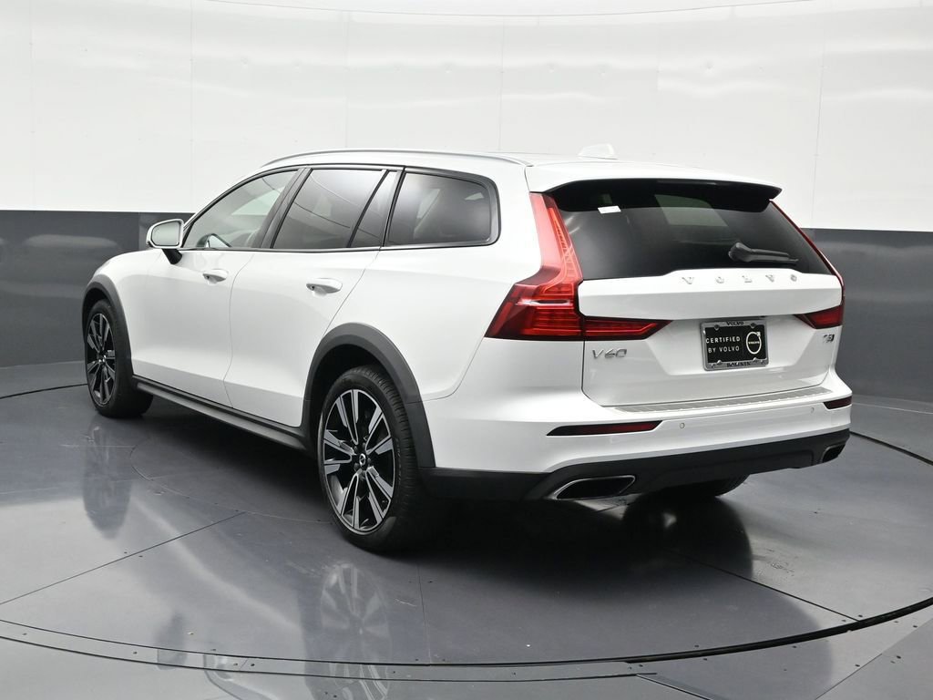 Certified 2022 Volvo V60 T5 Cross Country w/ Climate Package image 3