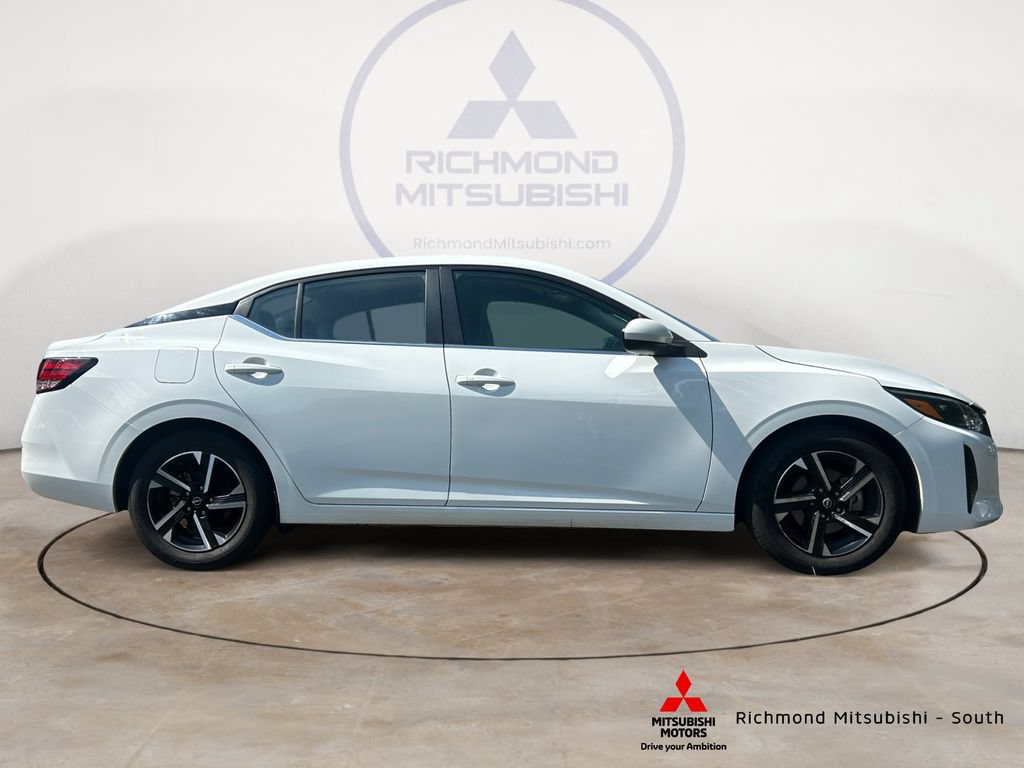 Used 2025 Nissan Sentra SV FWD image 2