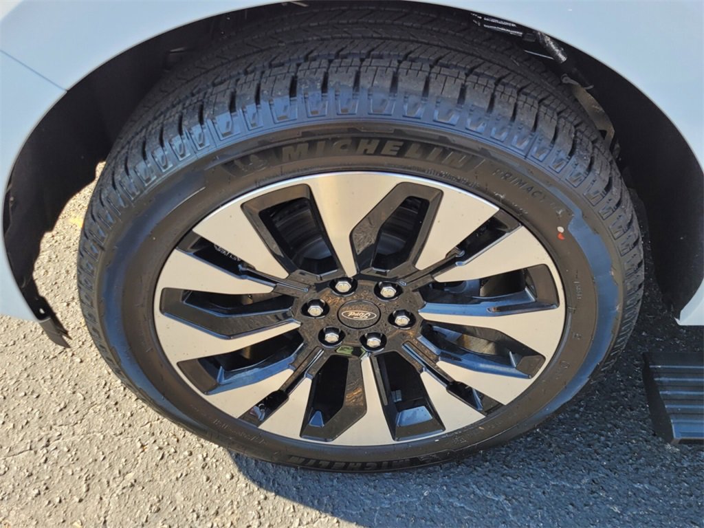 New 2025 Ford Expedition Platinum w/ Driver's Package image 18