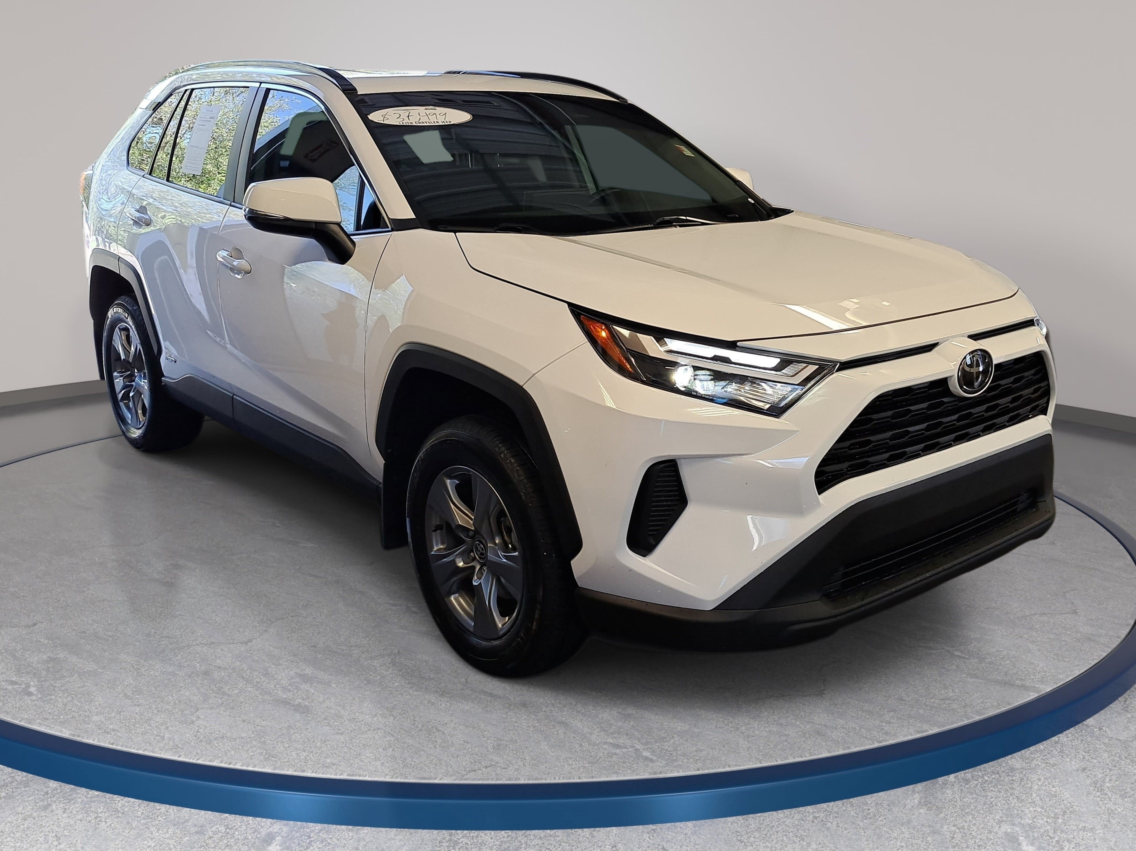 Used 2025 Toyota RAV4 XLE w/ Convenience Package AWD/4WD image 3