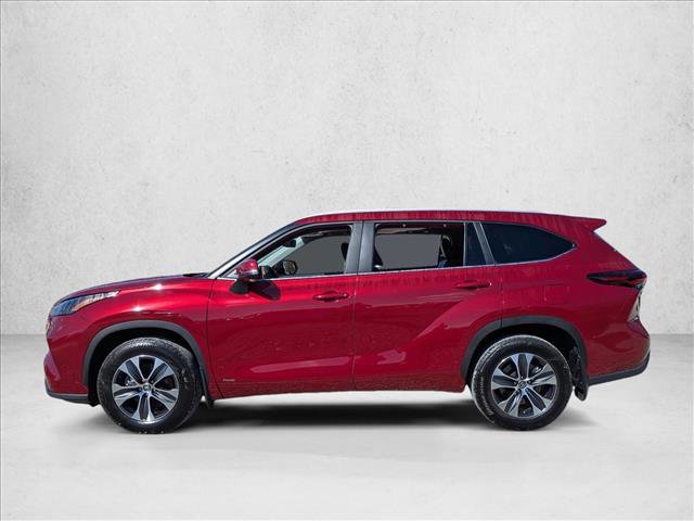 Certified 2025 Toyota Highlander XLE image 9