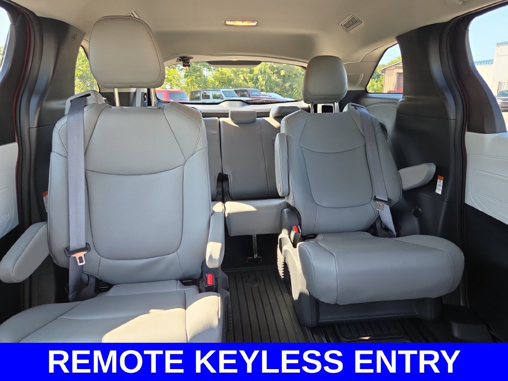 Used 2025 Toyota Sienna XLE w/ XLE Plus Package AWD/4WD image 10