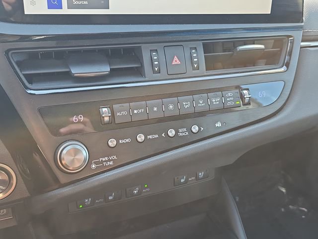 Certified 2025 Lexus ES 300h w/ Premium Package image 23