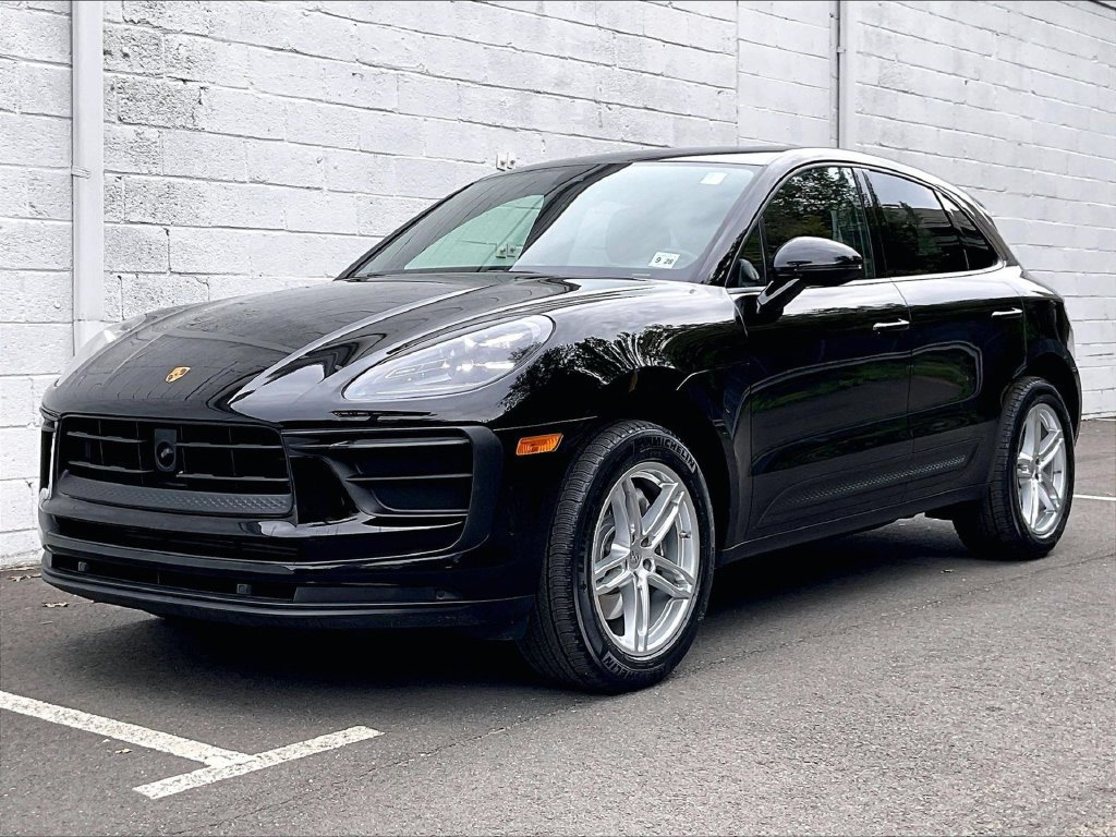 Certified 2023 Porsche Macan AWD/4WD image 1