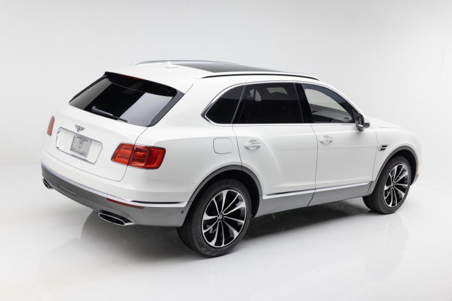 Used 2017 Bentley Bentayga image 3