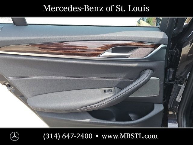 Used 2021 BMW 530i xDrive w/ Premium Package image 11