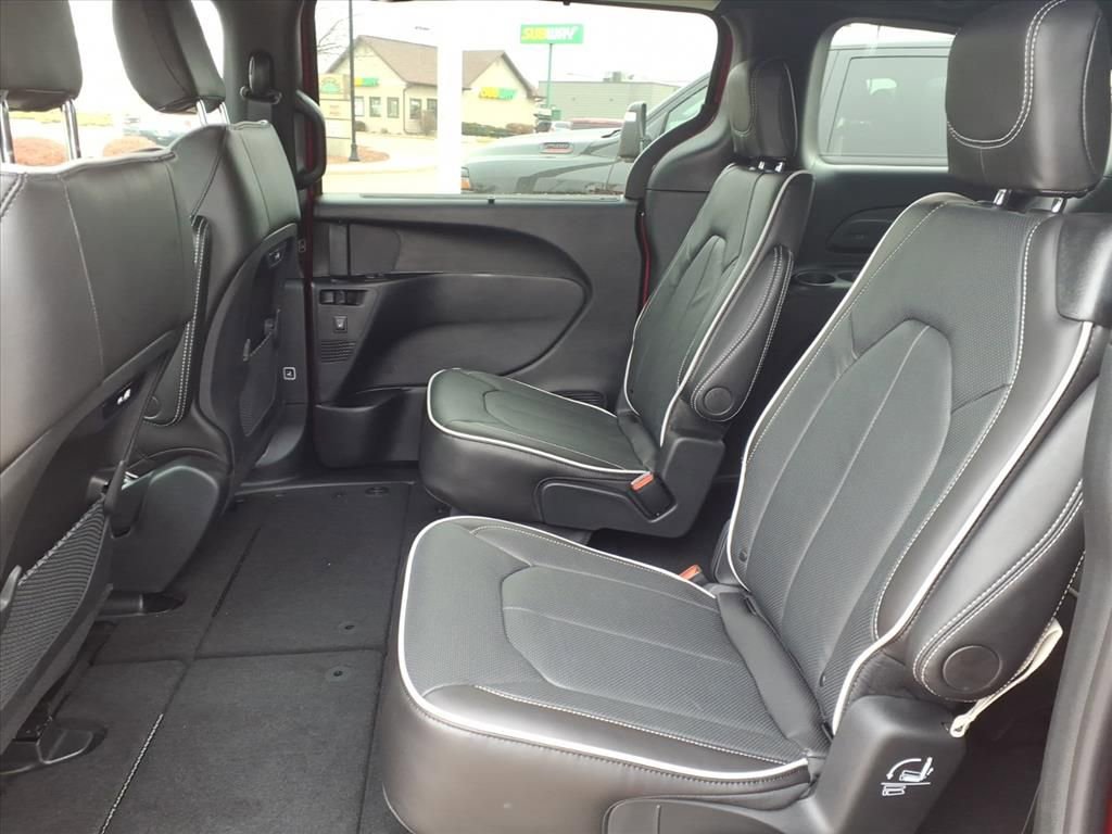 New 2026 Chrysler Pacifica Limited w/ S Appearance Package image 5