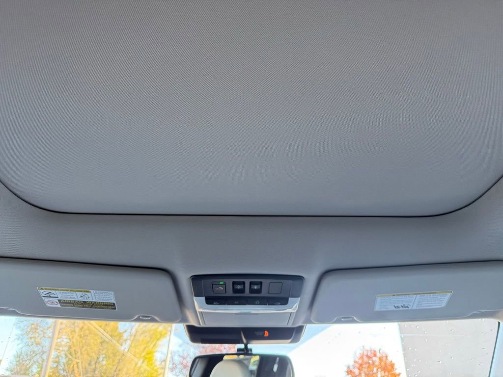 New 2025 Mitsubishi Outlander SEL image 19