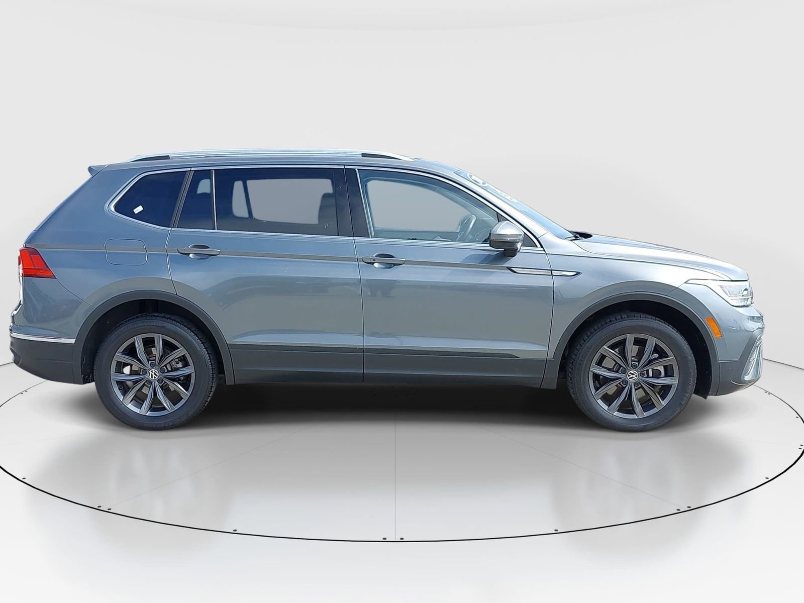 Used 2022 Volkswagen Tiguan SE image 4
