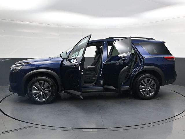 Used 2025 Nissan Pathfinder SV FWD image 42
