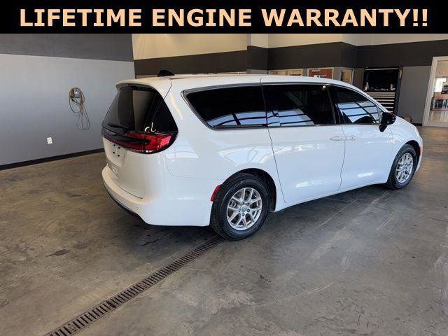 Certified 2024 Chrysler Pacifica Touring-L image 9