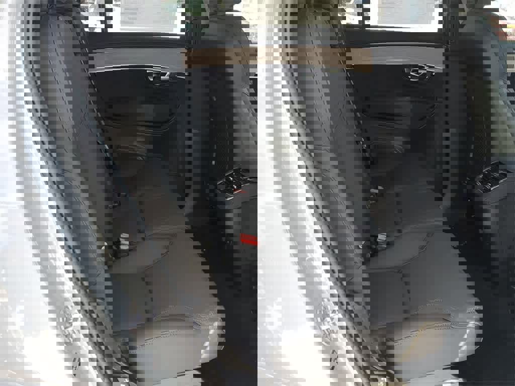 New 2026 Volvo XC90 B6 Plus w/ Protection Package Premier image 19