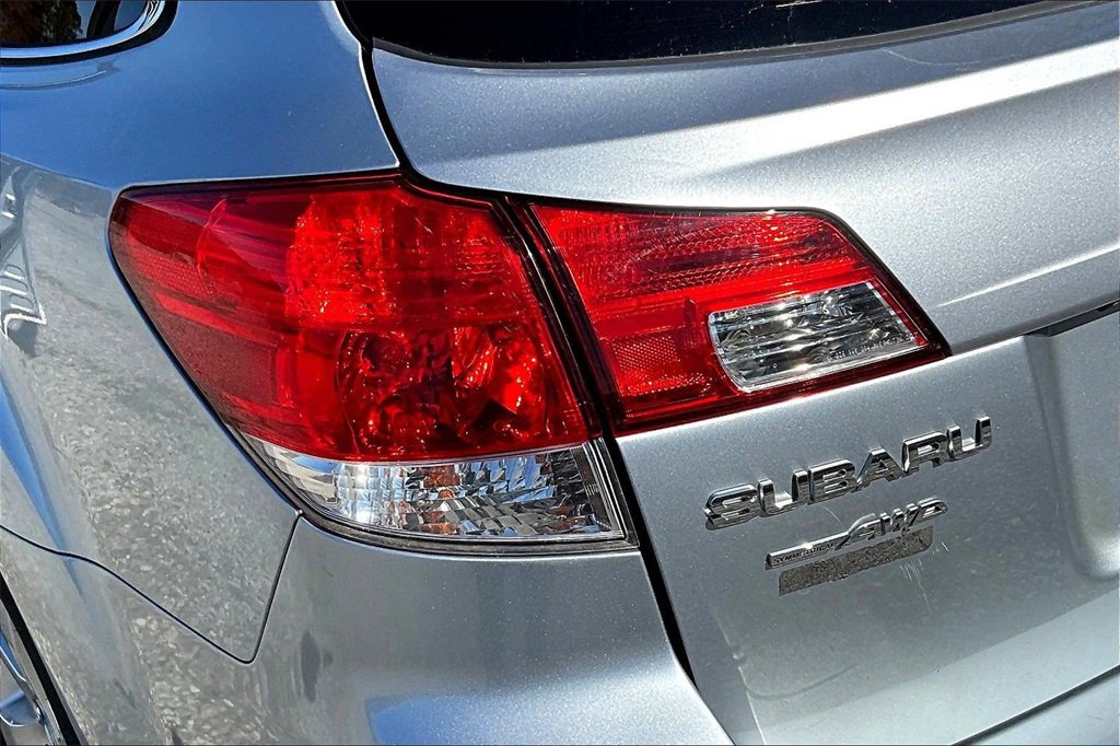 Used 2013 Subaru Outback 2.5i Limited w/ Moonroof Pkg image 26