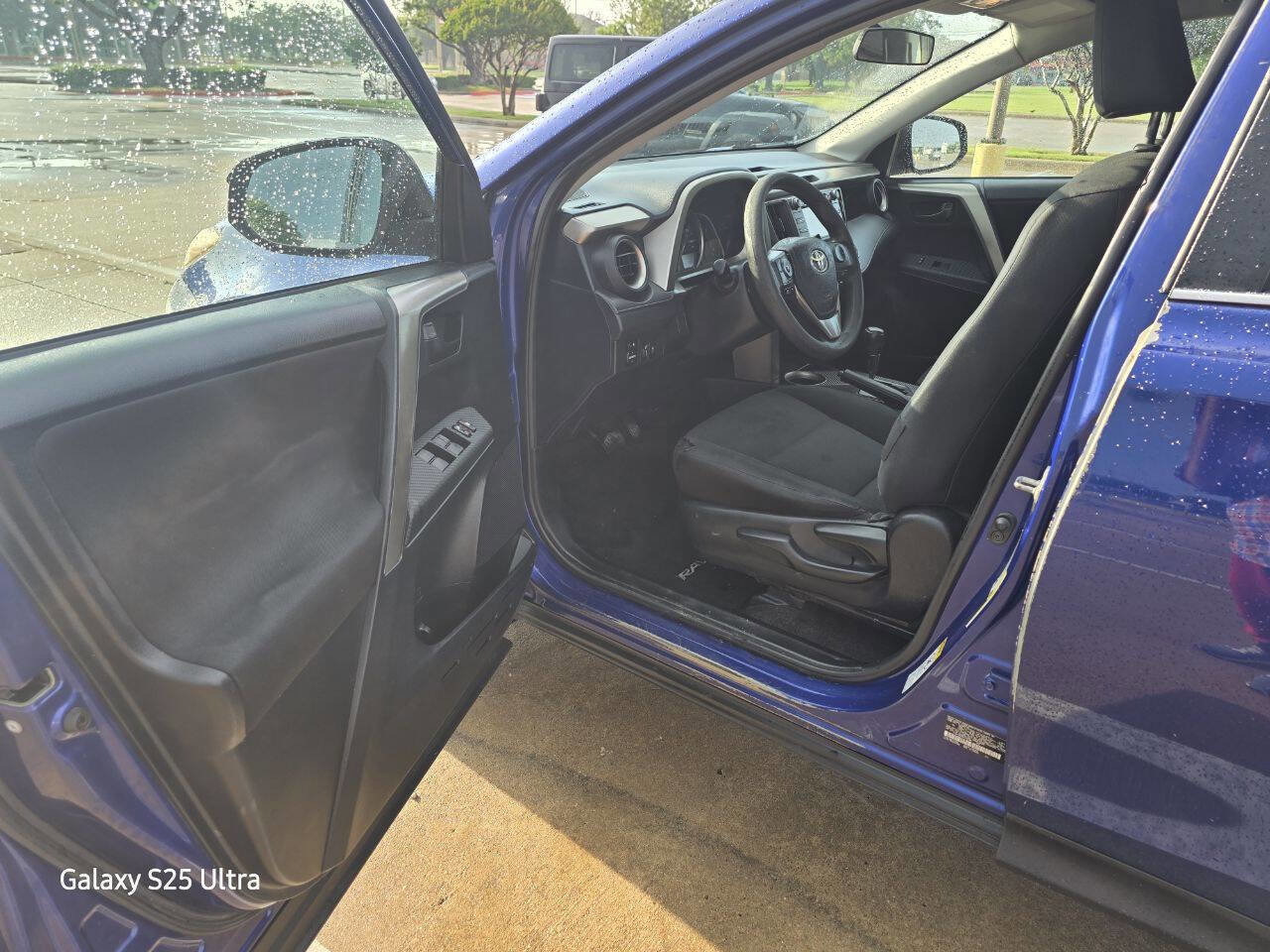 Used 2015 Toyota RAV4 LE FWD image 9