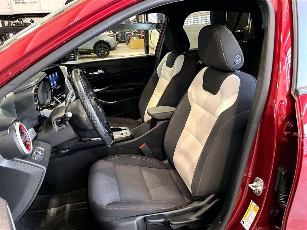 Used 2024 Chevrolet Trax RS w/ Driver Confidence Package FWD image 10