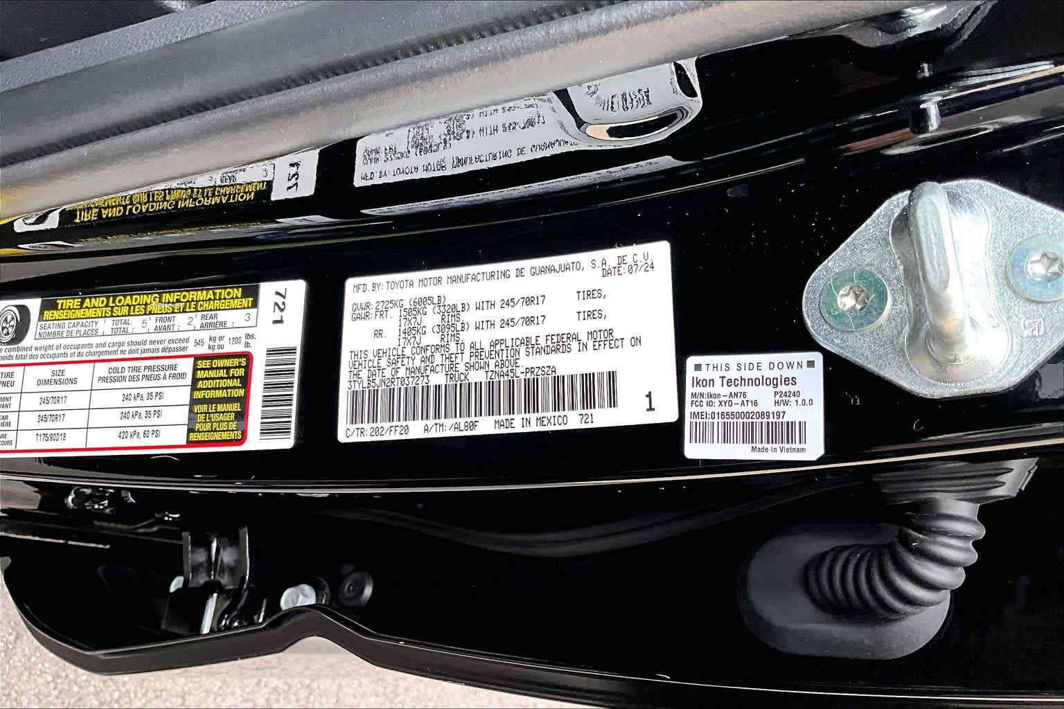 Certified 2024 Toyota Tacoma SR5 AWD/4WD image 33