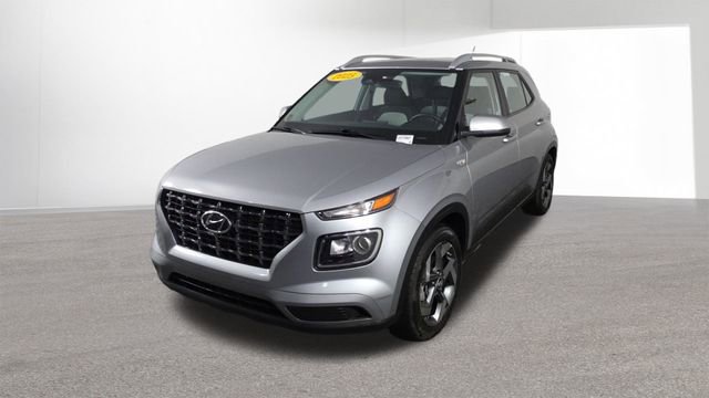 Used 2025 Hyundai Venue SEL image 4