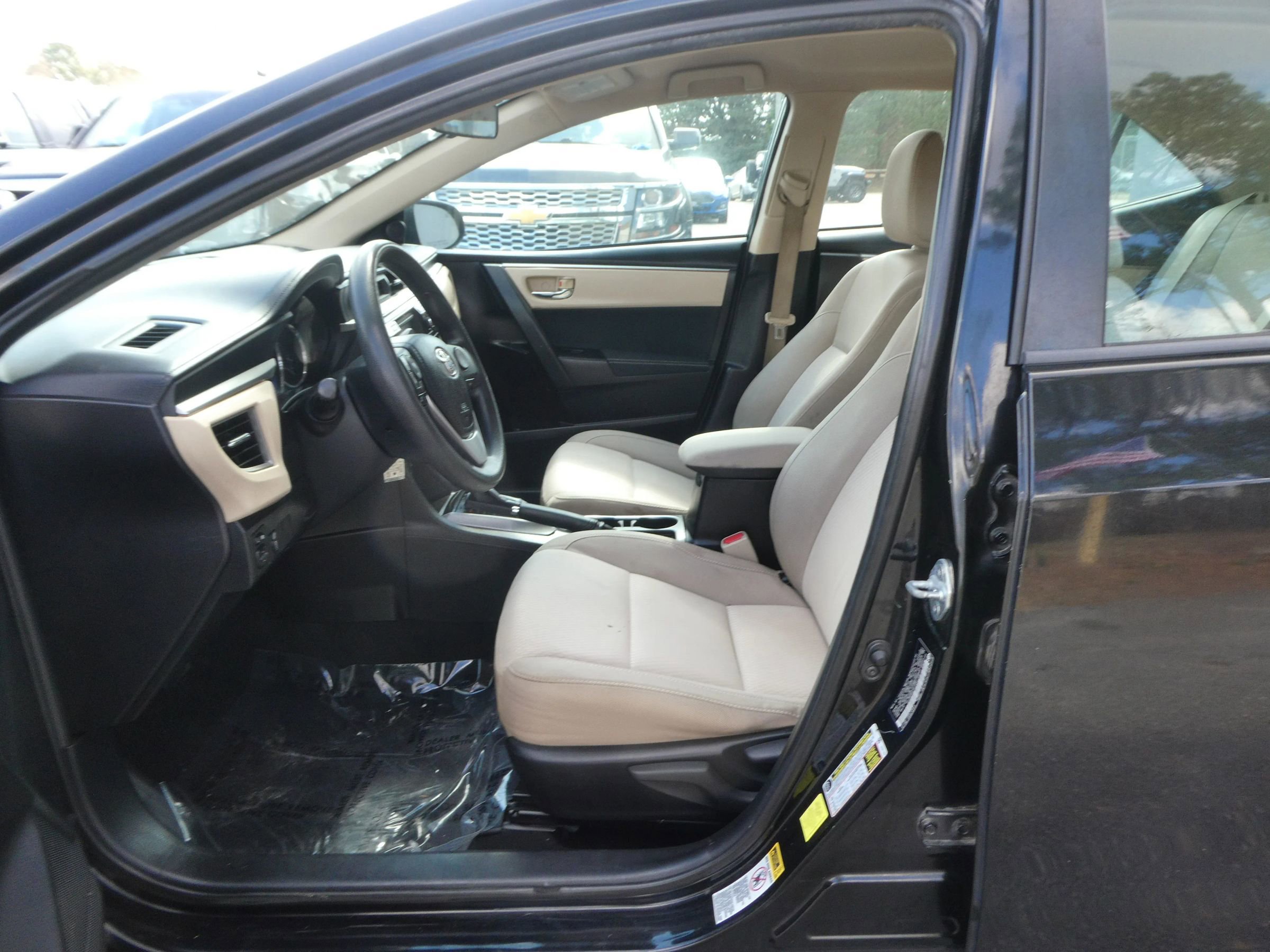 Used 2015 Toyota Corolla LE FWD image 12