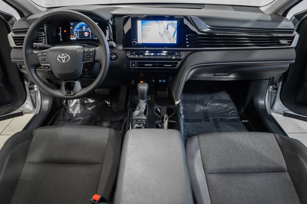 Used 2025 Toyota Camry LE image 18