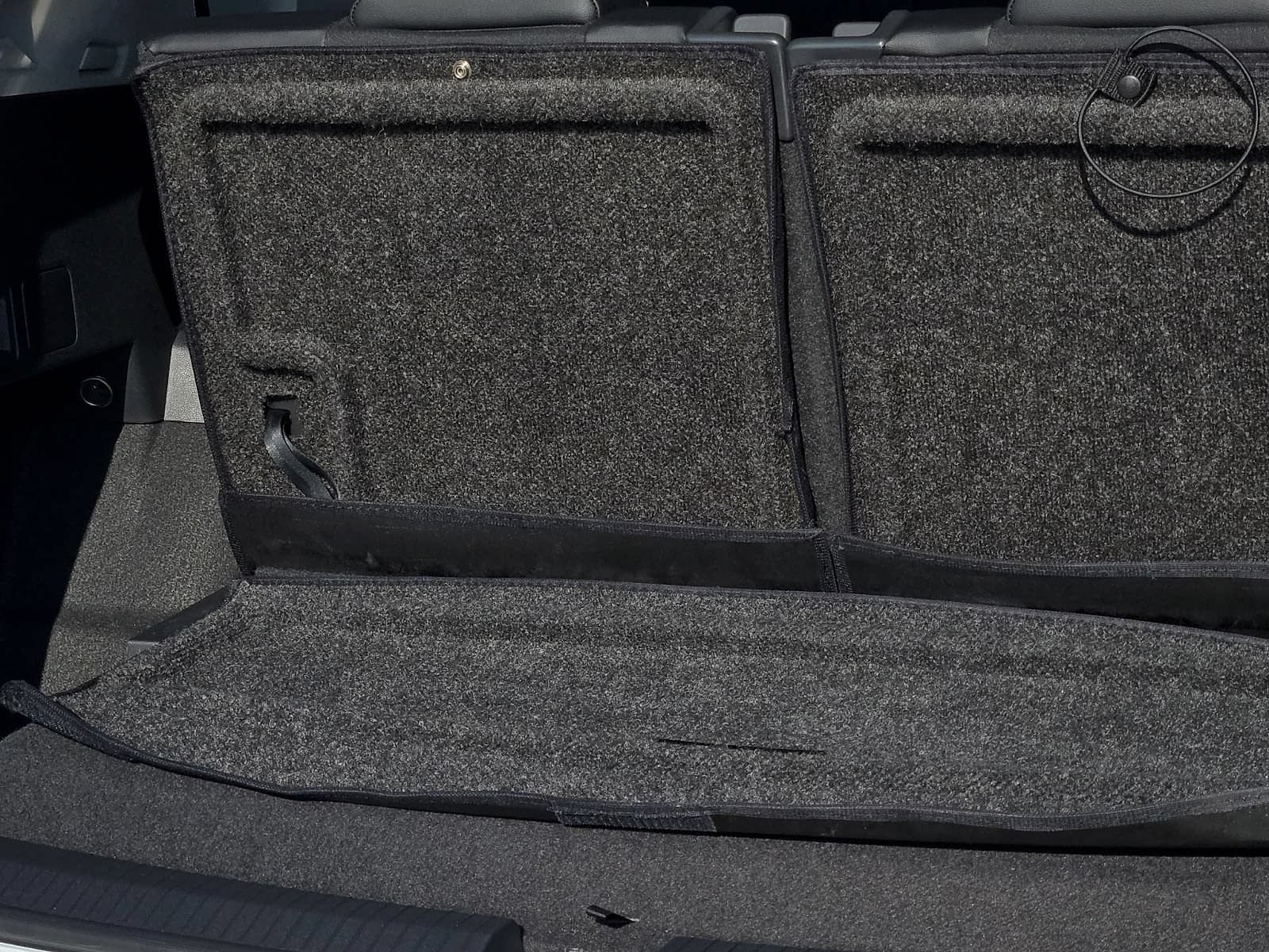 Used 2024 Volkswagen Tiguan SE w/ Panoramic Sunroof Package FWD image 9