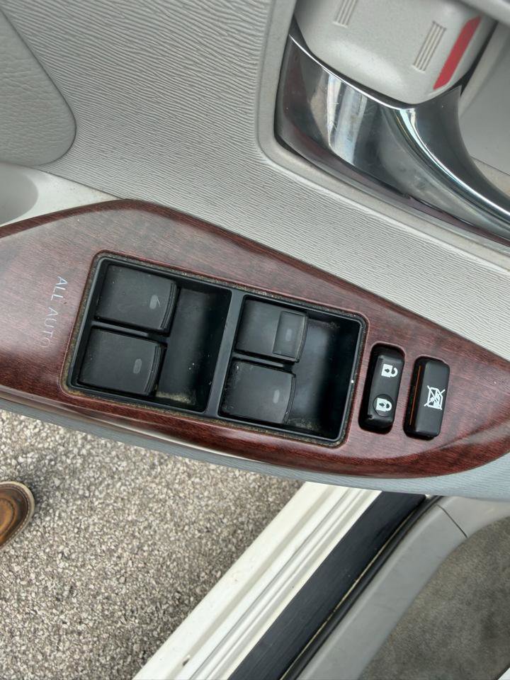 Used 2012 Toyota Sienna XLE w/ Entertainment Pkg FWD image 16