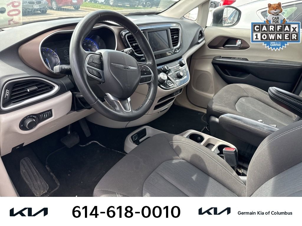 Used 2023 Chrysler Voyager LX image 8