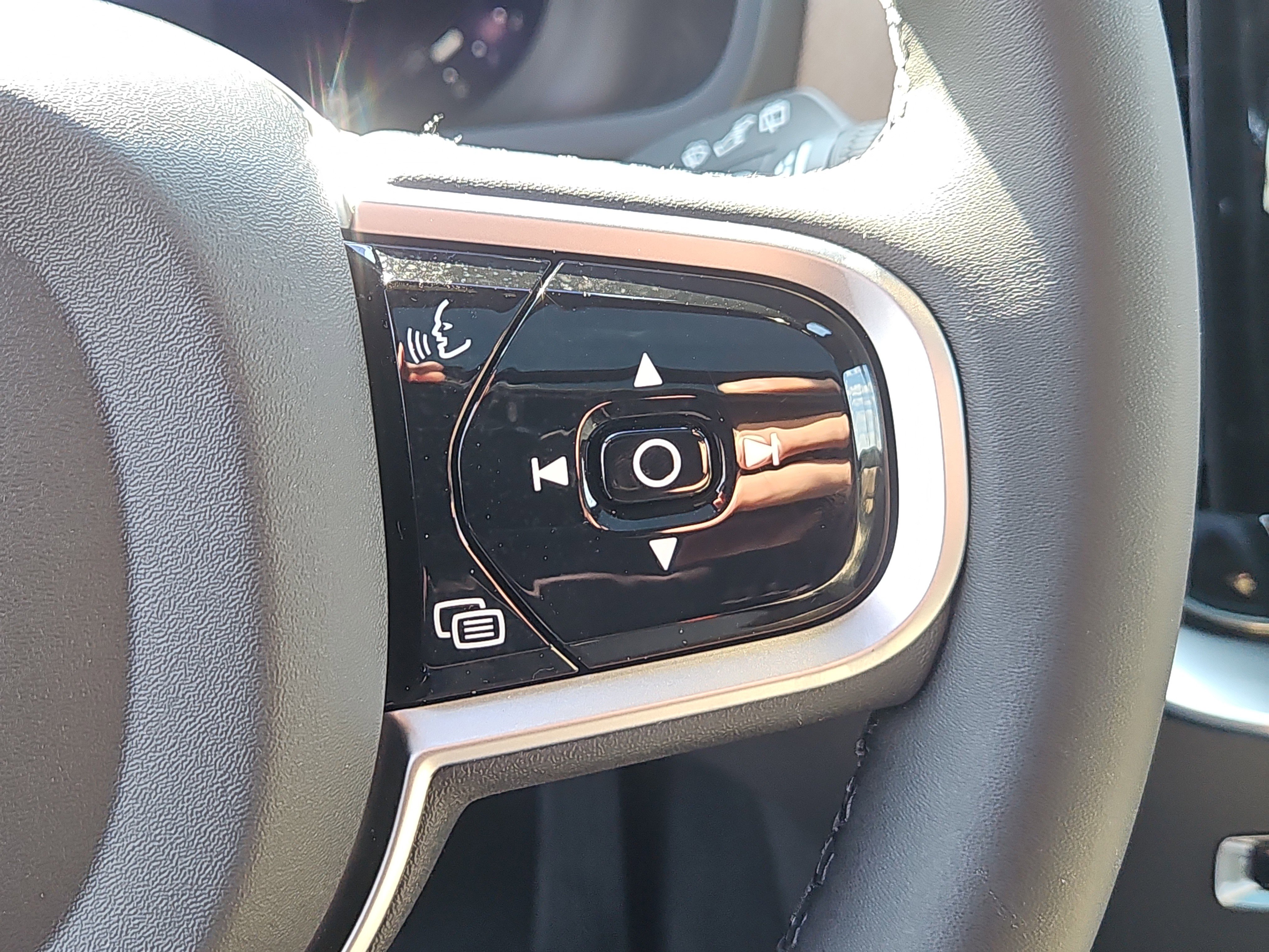 New 2026 Volvo XC90 B6 Plus w/ Protection Package Premier image 16