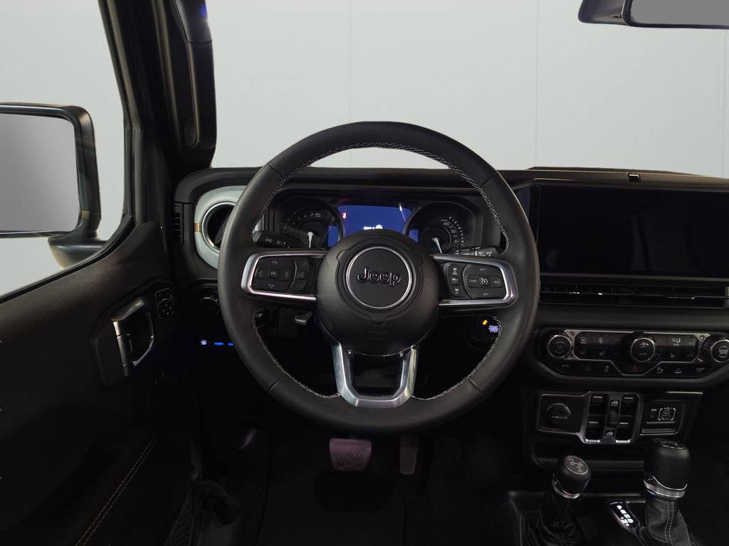 Used 2025 Jeep Wrangler Unlimited Sahara w/ Safety Group image 16