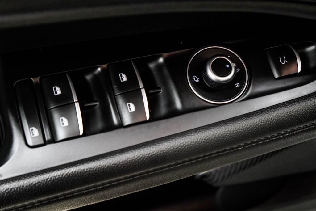 Used 2022 Alfa Romeo Stelvio Ti image 40