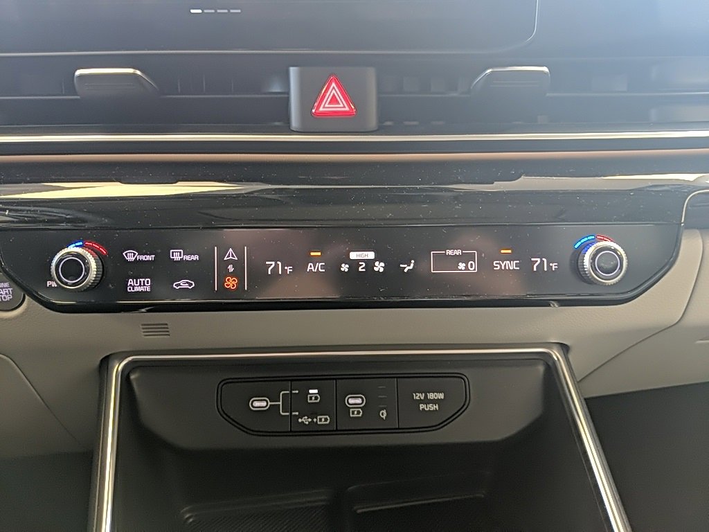 Used 2025 Kia Carnival SX Prestige image 21
