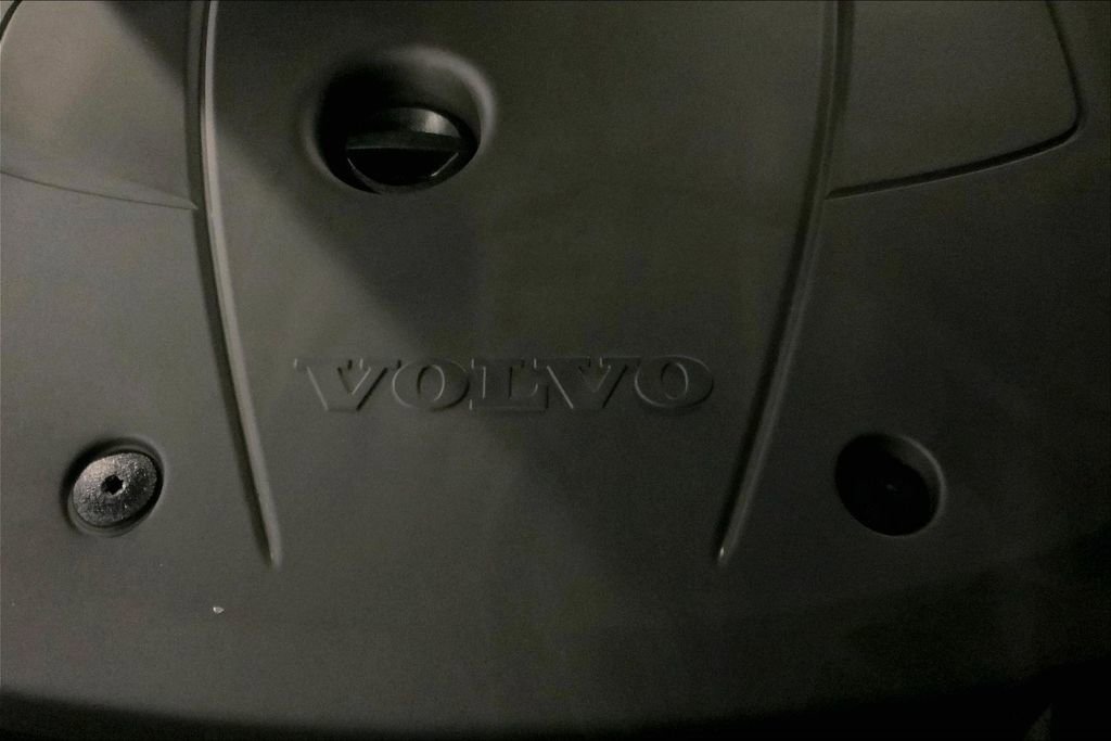 Used 2022 Volvo V60 T5 Cross Country image 31