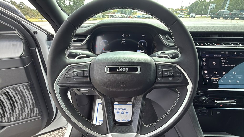 New 2025 Jeep Grand Cherokee L Laredo image 22