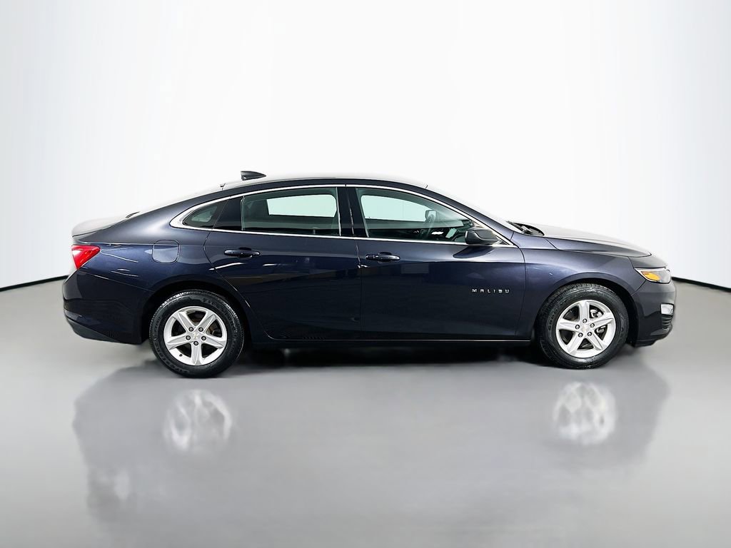 Used 2022 Chevrolet Malibu LS w/ Driver Confidence Package II FWD image 4