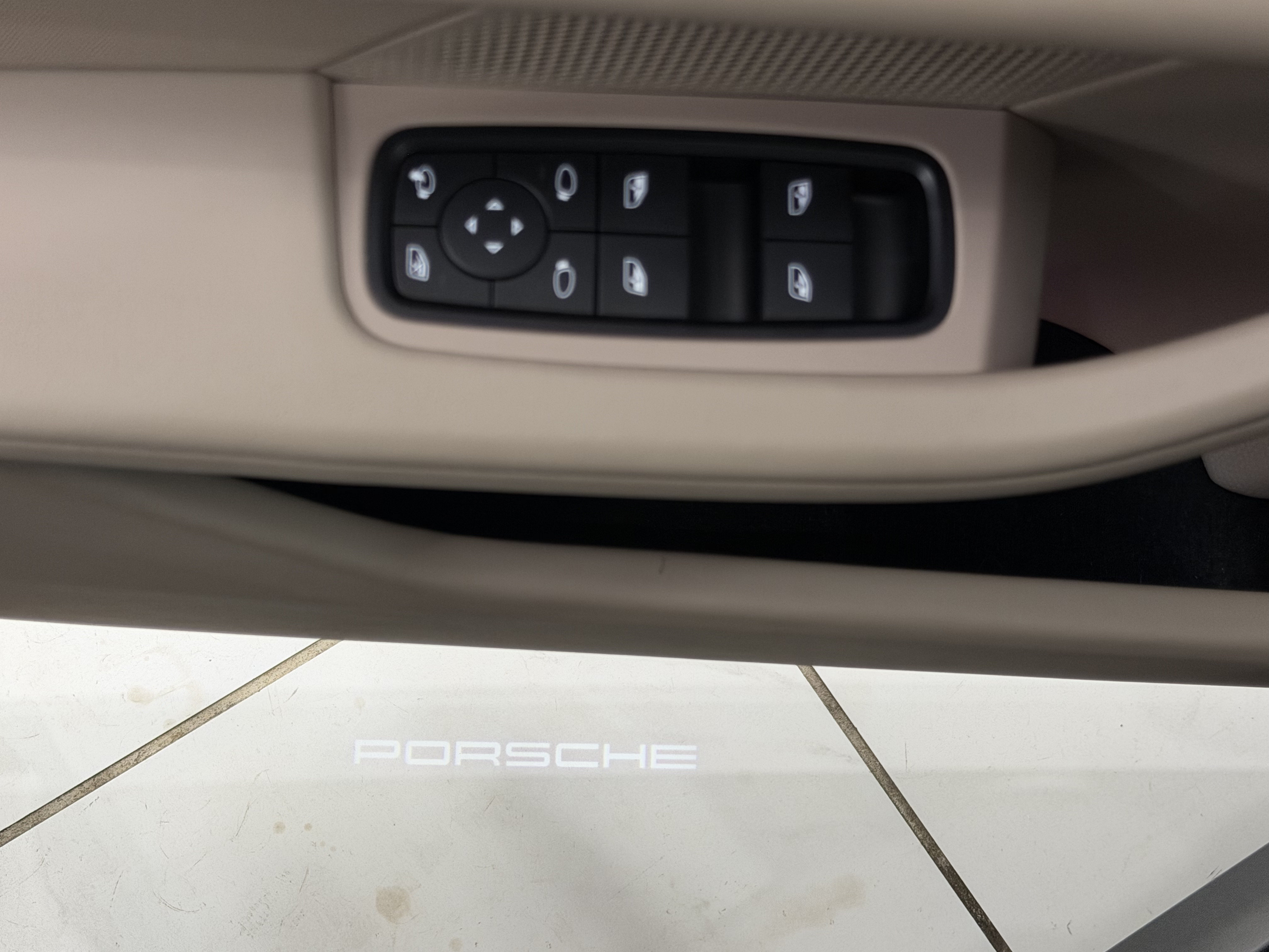 Certified 2022 Porsche Taycan 4S AWD/4WD image 27